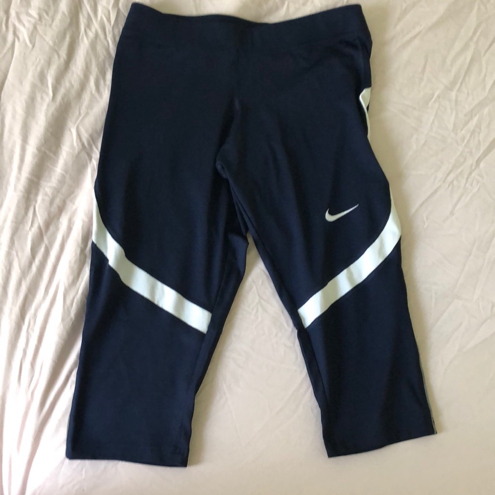 Women’s Nike dri-fit navy Capri leggings
